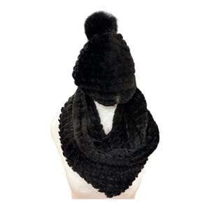 NWOT Black Textured Infinity Scarf And Beanie